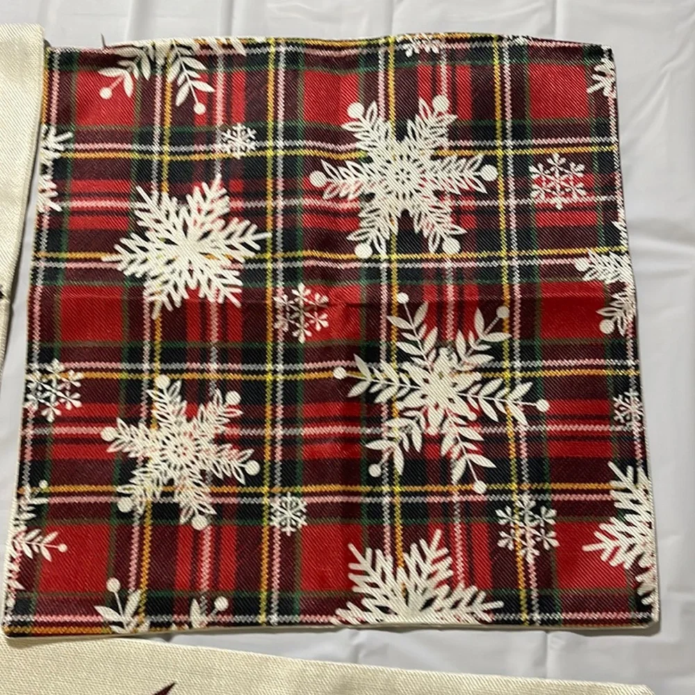 COPY - 4pcs Christmas Throw Pillows, inserts NOT included- 17.7x17.7 Inch B6